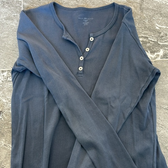 Brandy Melville Long Sleeve - Picture 3 of 4
